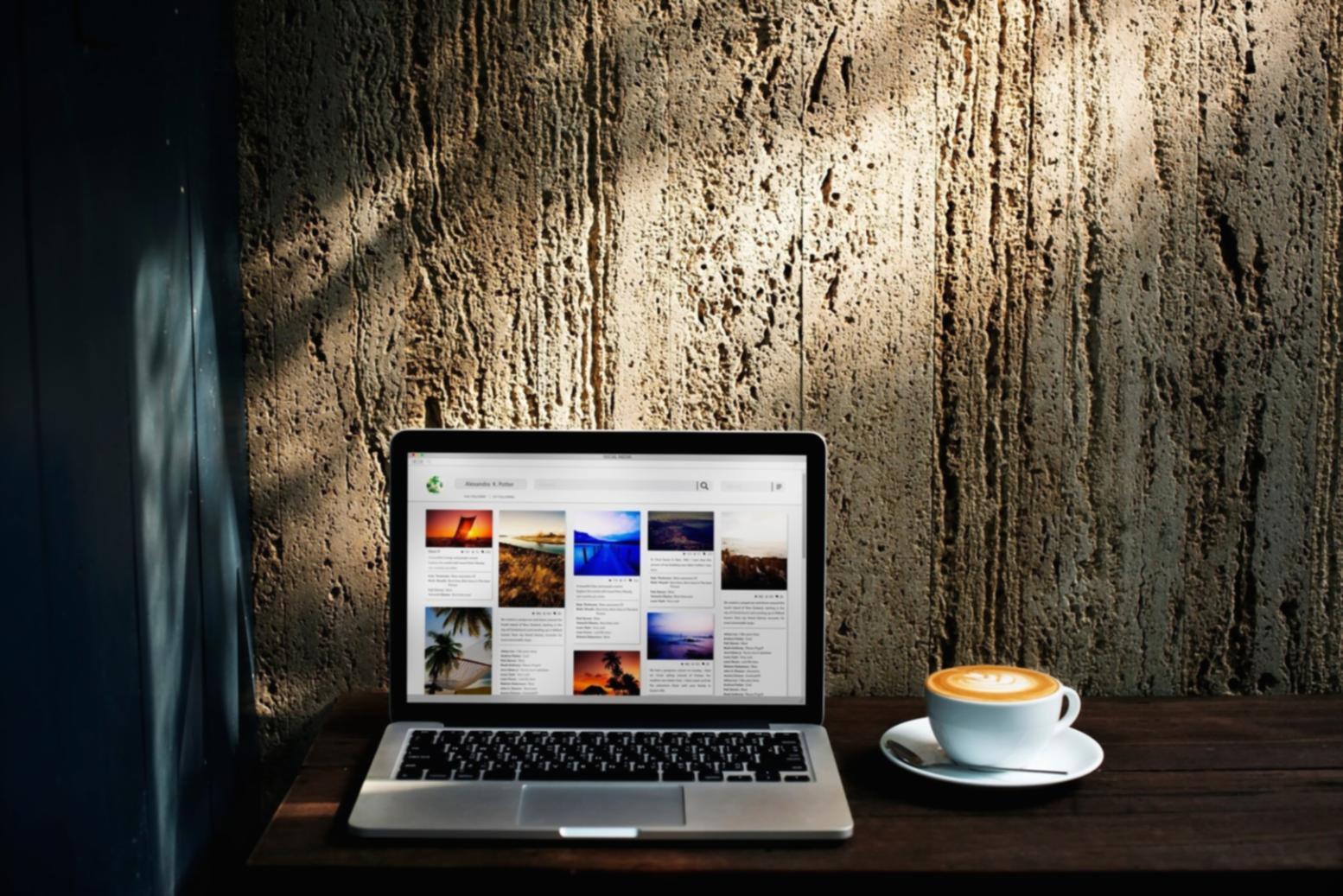 Teilnehmer arbeiten an Content-Optimierungs-Aufgaben im Workshop